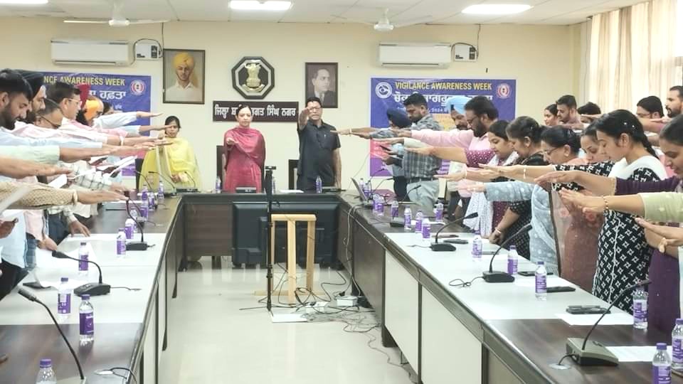 भ्रष्टाचार हमारे और देश के विकास में सबसे बड़ी बाधा है - अवनीत कौर
